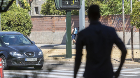 Un termómetro en una calle de Zaragoza marca 43 grados a 9 de agosto de 2022.