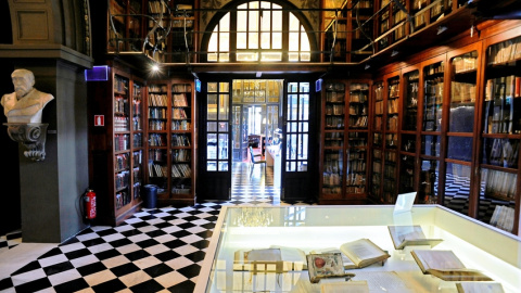 L'espectacular biblioteca de l'Ateneu Barcelonès.