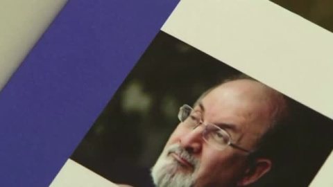 Acuchillado en el cuello el escritor Salman Rushdie durante una conferencia en Nueva York