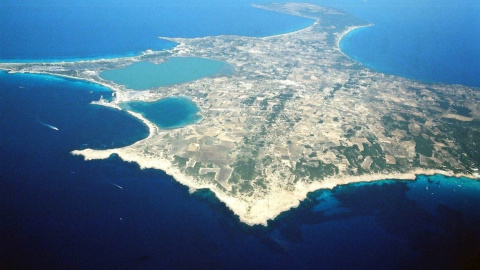 Panorámica aérea de la isla de Formenetera.