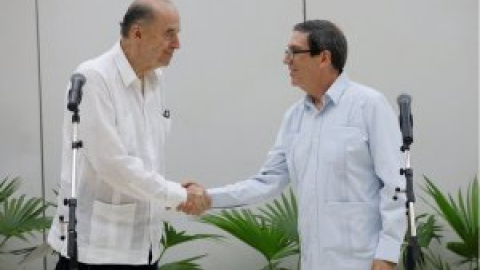 Colombia y la guerrilla del ELN anuncian en La Habana que retoman el diálogo para alcanzar una "paz total"