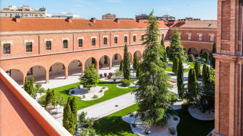 La Residencia Colegio Infanta María Teresa, en imágenes publicadas en la web del centro.