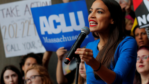 Alexandria Ocasio-Cortez durante un mitin, en una imagen de archivo. / REUTERS - BRIAN SNYDER