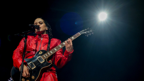 La cantante Rosalía actúa dentro de su gira ‘Motomami Tour’ en el Wizkink Center, a 19 de julio de 2022, en Madrid (España).