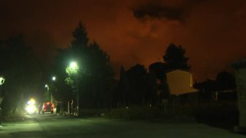 Noche de respiro para los bomberos en el incendio en Bejís, Castellón