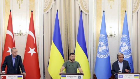 18/08/2022. El presidente de Turquía, Tayyip Erdogan, el presidente de Ucrania, Volodímir Zelenski, y el secretario general de la ONU, António Guterres, atiende a la prensa tras su reunión en Leópolis, a 18 de agosto de 2022.