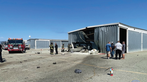 Aeropuerto Municipal de Watsonville después de que dos aviones que intentaban aterrizar chocaran.