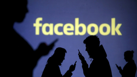 Logo de Facebook. REUTERS/Dado Ruvic