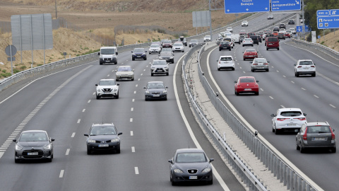 26/08/2022 Varios vehículos circulan por la autovía A-5 con motivo de la operación retorno de las vacaciones estivales que ha comenzado este viernes con normalidad