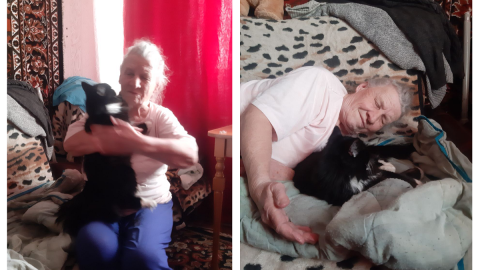 La abuela de Vladislav Bezkorovainyi y su gato Kuzma, que se encuentran en su vivienda de Bajmut (Ucrania)