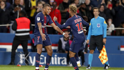 Mbappe y Neymar durante un partido. EFE