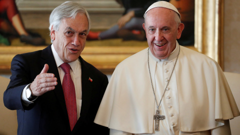 El presidente de Chile, Sebastián Piñera, con el papa Francisco en el Vaticano. REUTERS/Alessandro Bianchi