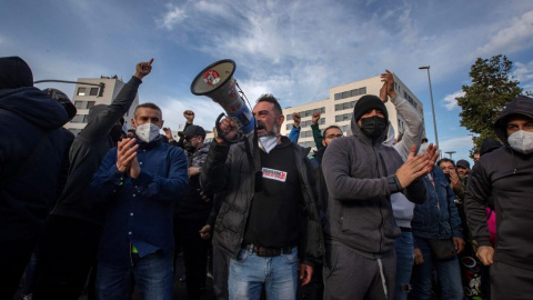 Trabajadores del sector del metal durante el cuarto día consecutivo de manifestación, este viernes en Cádiz. - EFE