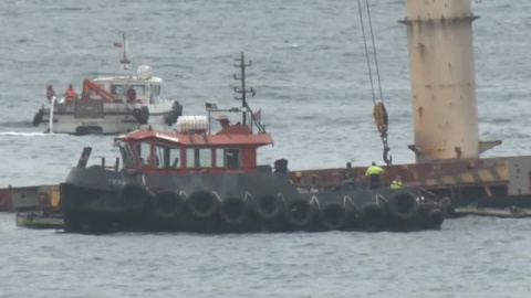 Comienzan los trabajos de extracción del vertido del buque varado en Gibraltar