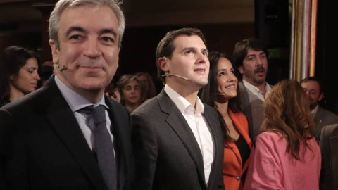 El responsable económico de Ciudadanos, Luis Garicano, junto a otroEs líderes del partido. (EFE)