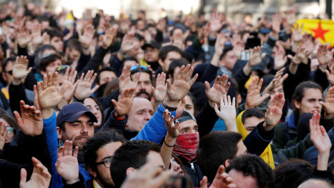 Manifestantes en Barcelona durante el 21-D/ REUTERS