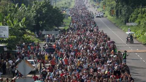 Imagen de la caravana de miles de migrantes hondureños que marchan a EEUU - REUTERS/Adrees Latif