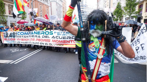 La asociación por la equiparación salarial de policías y guardias civiles, Jusapol, ha organizado una manifestación este sábado en Madrid con el lema "Equiparación ya, es de justicia, es de voluntad política". EFE/Emilio Naranjo