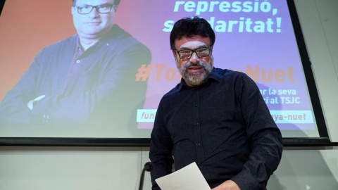 El coordinador general d'EUiA i diputat de Catalunya en Comú Podem, Joan Josep Nuet, durant la roda de premsa oferta al Col·legi de Periodistes de Barcelona en motiu de la presentació d'una campanya de suport per sufragar la seva defensa al judici de l