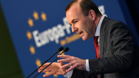 Manfred Weber en un reciente acto electoral de la CSU en Nuremberg. (ANDRES GEBERT | REUTERS)