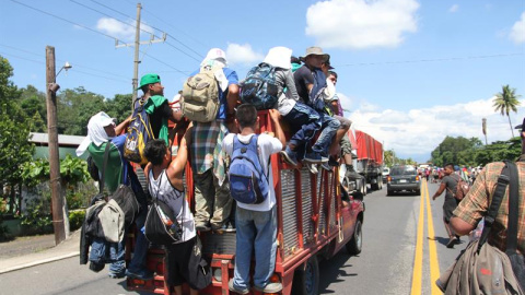 Migrantes hondureños caminan hacia la ciudad de Tapachula, trayecto obligado rumbo a su objetivo, Estados Unidos. EFE/María de la Luz Ascencio