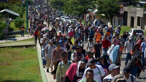 De acuerdo con fuentes de Protección Civil de México, son más de 3.000 los migrantes que recorren los casi 40 kilómetros que hay entre Ciudad Hidalgo y Tapachula, la segunda ciudad más importante del estado mexicano de Chiapas, donde han anunciado qu