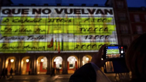 Proyectan imÃ¡genes de los 'papeles de BÃ¡rcenas' en la Plaza Mayor de Madrid