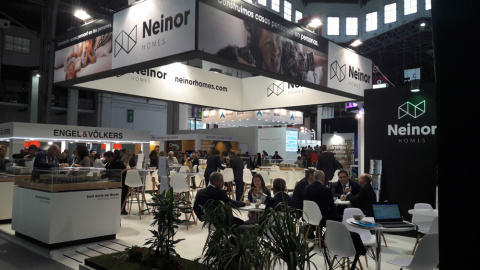 Stand de la promotora inmobiliaria Neinor Homes en la feria sectorial Barcelona Meeting Point.