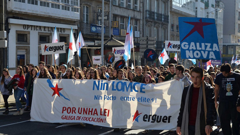 16/8/22 Manifestación de la Enseñanza en 2017 en Compostela en reivindicación de una Ley Galega de Educación.