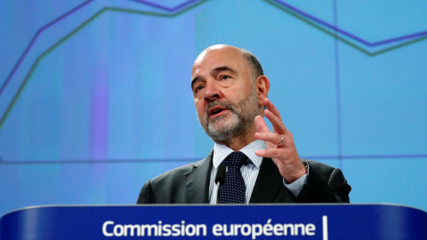 El comisario de Asuntos Económicos y Monetarios, Pierre Moscovici, en la presentación del informe de previsionesde invierno de la Comisión Europea. REUTERS/Francois Lenoir