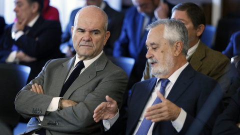 Los expresidentes de la Junta Manuel Chaves y José Antonio Griñán, junto a otros ex altos cargos del Gobierno andaluz, vuelven al banquillo de los acusados, en la recta final del juicio del caso ERE. EFE/José Manuel Vidal