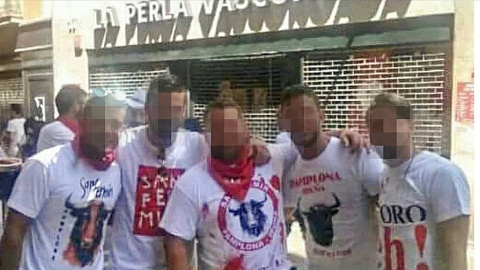 Foto de los cinco miembros de 'la manada' en los Sanfermines de 2016.