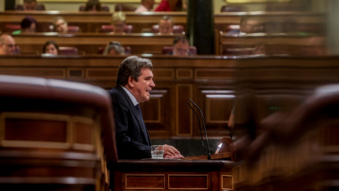 El ministro de Inclusión, Seguridad Social y Migraciones, José Luis Escrivá, defiende en la tribuna del Congreso de los Diputados el decreto ley con el nuevo sistema de cotización de los autónomos. E.P./Ricardo Rubio