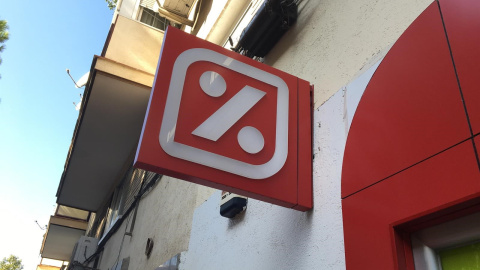 El logo de Dia en uno de sus supermercados en Madrid. E.P.