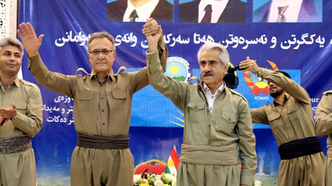 Khalid Azizi y Mustafa Hijri, representantes de las dos ramas del PDKI, anunciando el pasado 22 de agosto la reunificación del partido