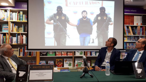 Ricardo Toro, Víctor Méndez y Luis Uriarte, en la presentación de 'Narcogallegos' en Madrid. / CATARATA EDITORIAL