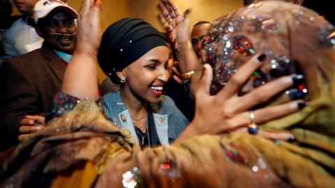 Ilhan Omar celebra su victoria en las elecciones legislativas de EEUU. - REUTERS