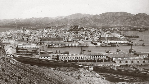 Vista del puerto y arsenal de Cartagena antes de la Guerra Civil.