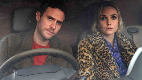 Iain De Caestecker y Joanna Vanderham, protagonistas de la miniserie 'The Control Room'.