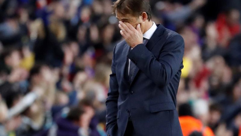 28/10/2018.- Real Madrid's head coach Julen Lopetegui reacts during a Spanish LaLiga soccer match between FC Barcelona and Real Madrid at the Camp Nou stadium in Barcelona, north eastern Spain, 28 October 2018. (España) EFE/EPA/Toni Albir