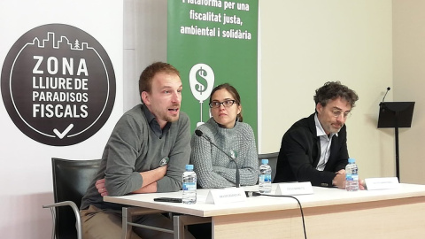 Xavier Casanovas, Cécile Barbeito i Xavier Martínez, durant la roda de premsa de Fiscalitat Justa. UGT Catalunya