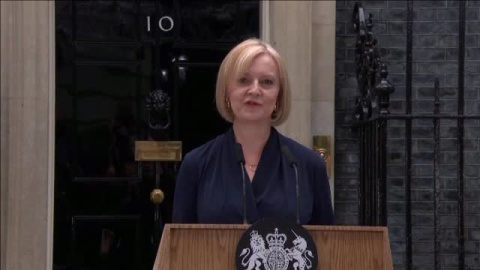 Liz Truss es ya oficialmente la nueva primera ministra tras despachar con la Reina