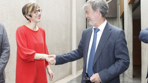 Los cabeza de lista en Zaragoza de Podemos-Equo, Violeta Barba, y de ZeC, Pedro Santisteve, en un acto en las Cortes autonómicas. CORTESARAGON.ES