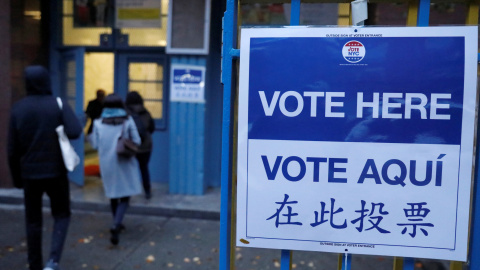 Un centro de votación en Manhattan. - REUTERS