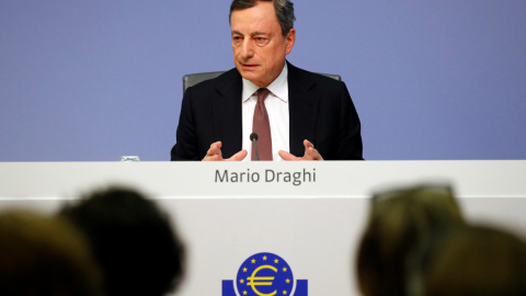 El presidente del BCE, Mario Draghi, durante la rueda de prensa tras la reunión del Consejo de Gobierno de la entidad, en Fráncfort. REUTERS/Kai Pfaffenbach