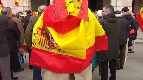 Las manifestaciones contra SÃ¡nchez en A CoruÃ±a y Sevilla se quedan a medio gas