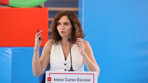 La presidenta de la Comunidad de Madrid, Isabel Díaz Ayuso, interviene en la inauguración del curso escolar, a 7 de septiembre de 2022, en Torrejón de Ardoz, Madrid.