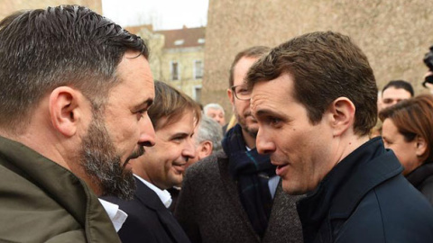 El líder de Vox, Santiago Abascal, con el del PP, Pablo Casado (a la derecha). / EFE