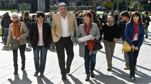 El alcalde de Pamplona acude al juzgado para presentar la querella contra crímenes del franquismo.