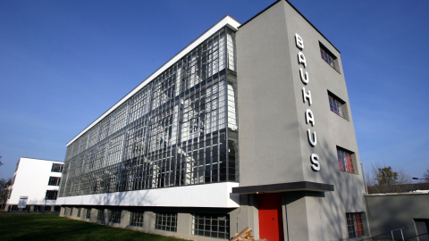 Panorámica de una de las alas del edificio Bauhaus en Dessau.- AFP